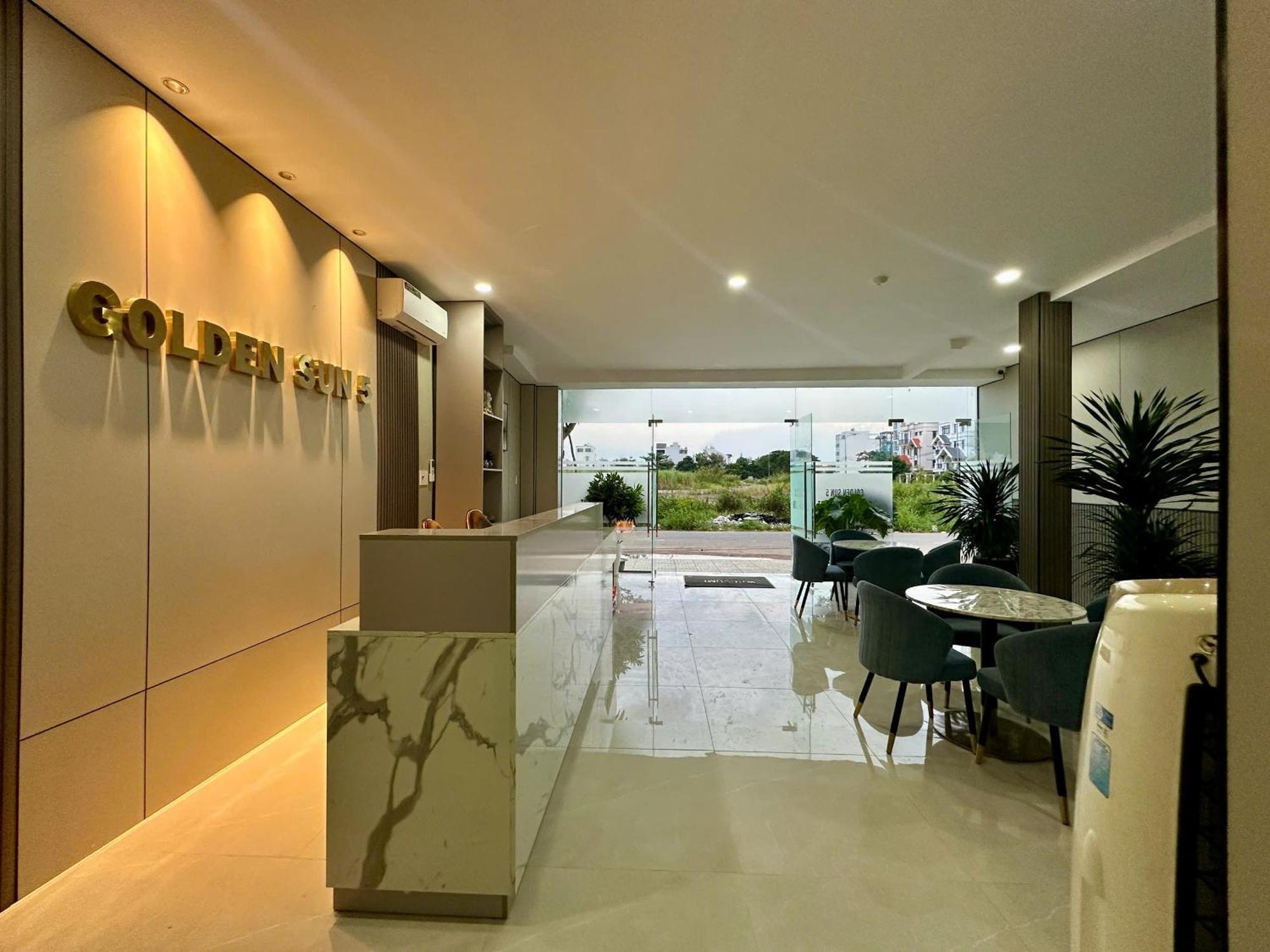Golden Sun 5 Hotel