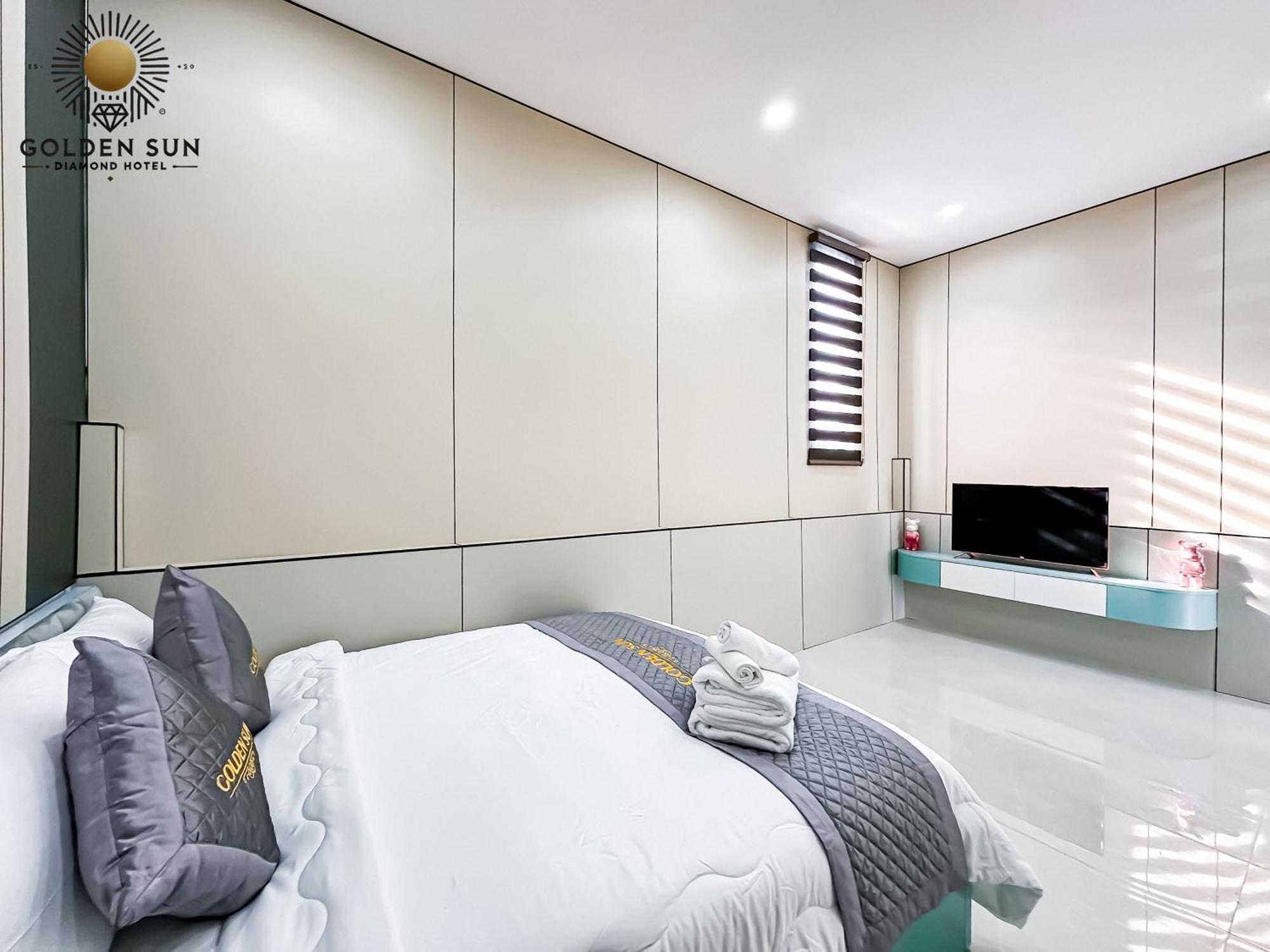 Golden Sun 5 Hotel
